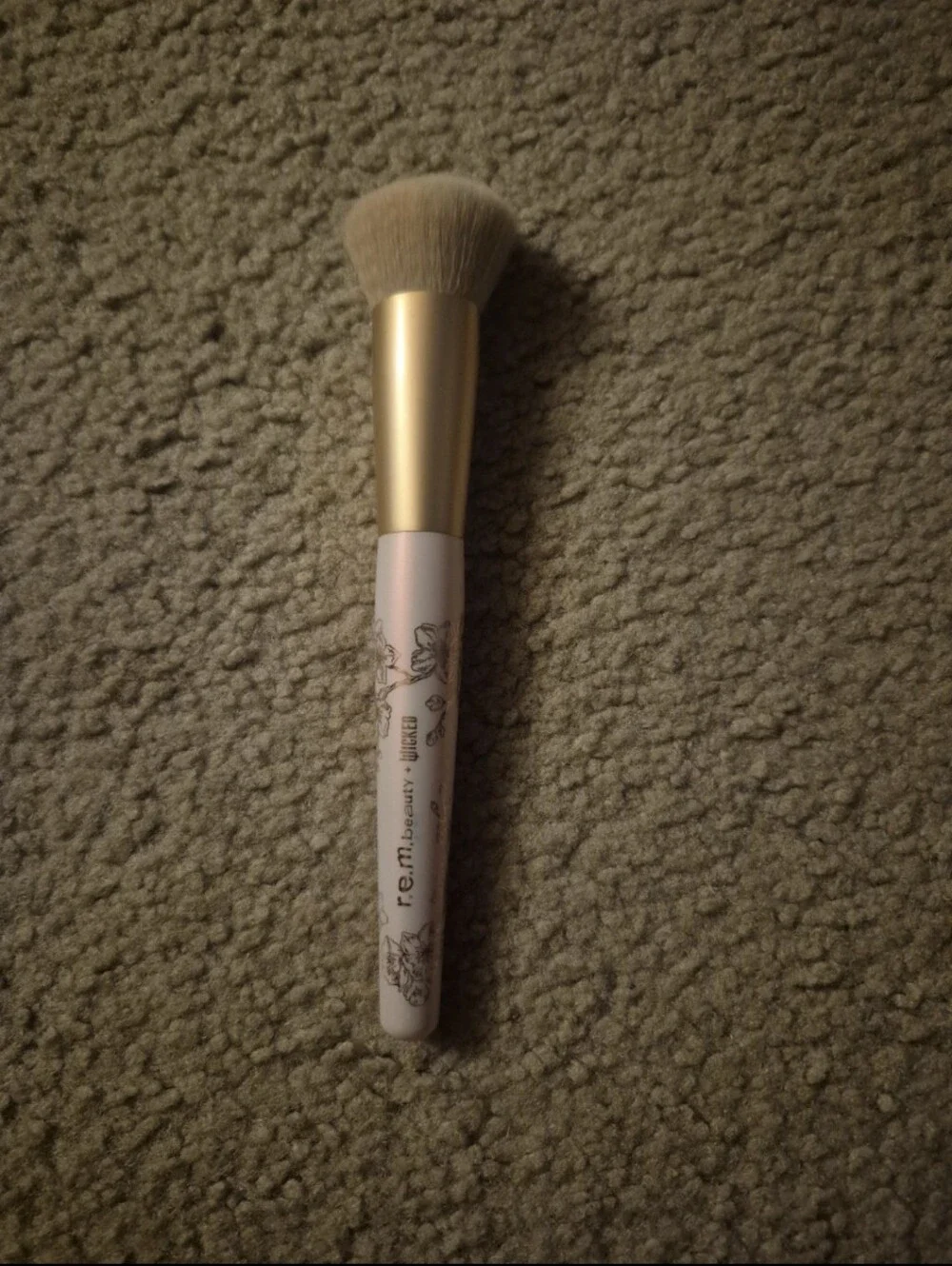 r.e.m. Beauty Cherry Blossom Blush Brush